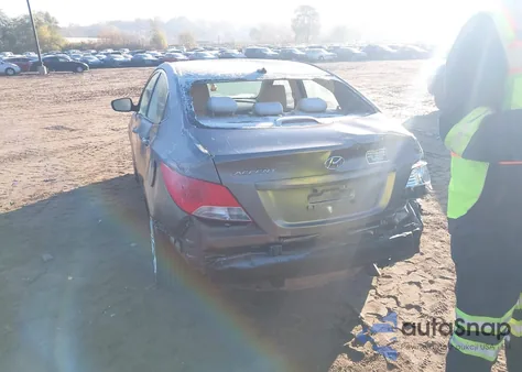 2013 Hyundai Accent Gls z USA, uszkodzony, nr VIN KMHCT4AE8DU424056